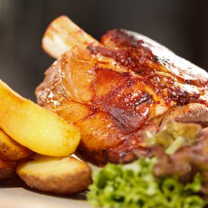 Stinco di Maiale al Forno