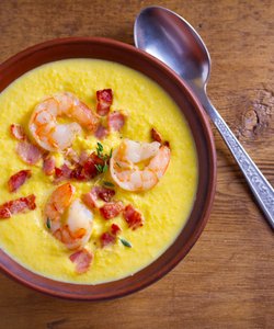 Ricetta Vellutata di Ceci con Gamberi e Pancetta Croccante