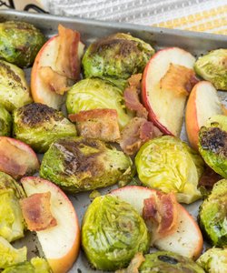 Ricetta Cavoletti di Bruxelles al Forno con Mele e Pancetta