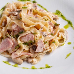 Tagliatelle Prosciutto e Funghi