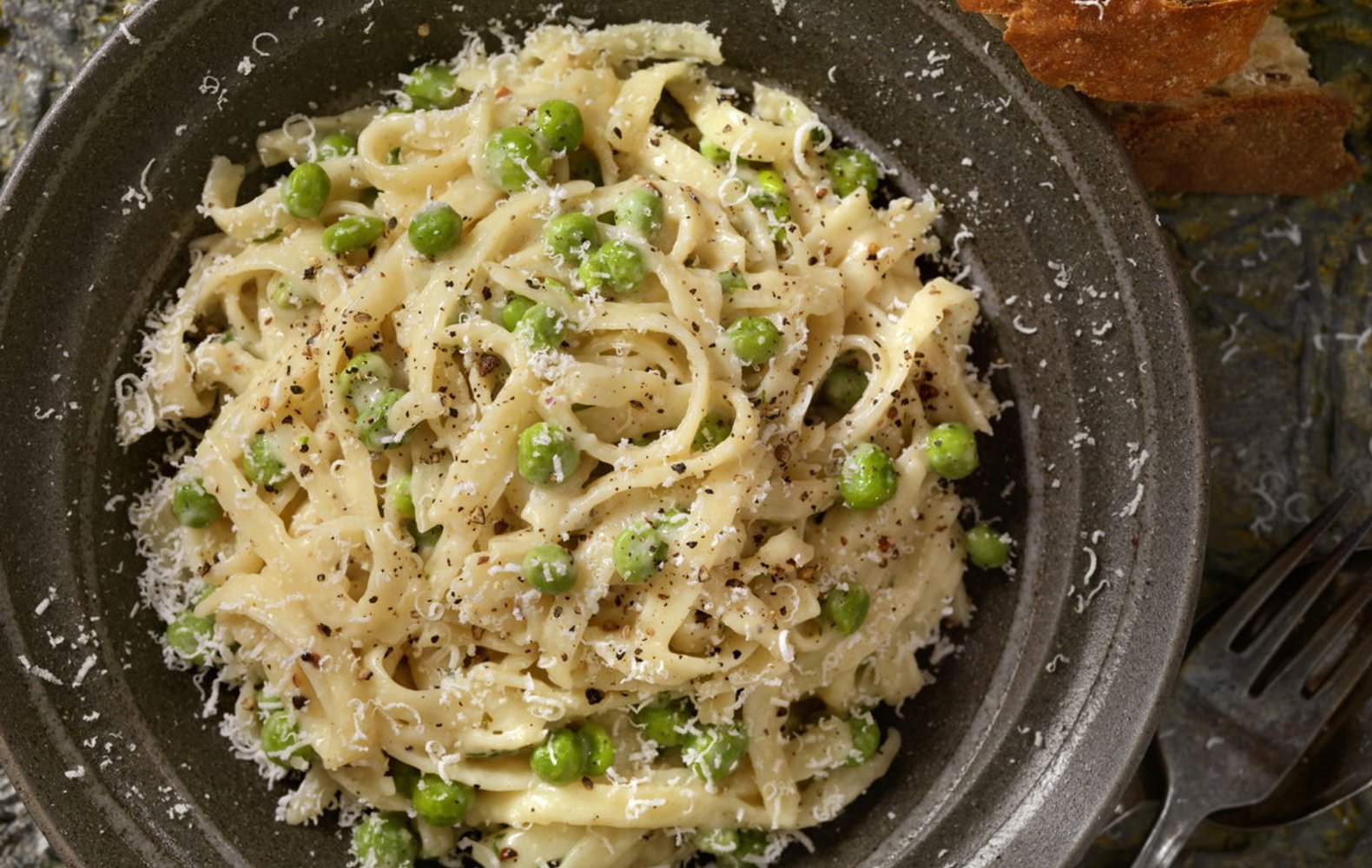 pasta con la panna e piselli