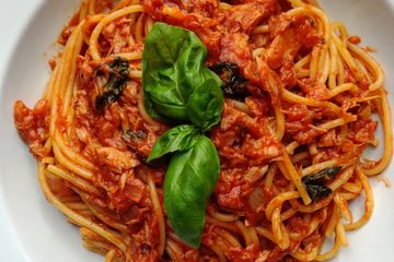 Ricetta Spaghetti alla Bolognese con il Tonno