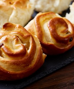 Ricetta Rose alla Cannella e Uvetta