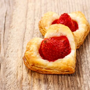 Cuori di Pasta Sfoglia con le Fragole