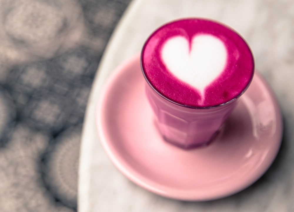 Pink Latte, la Bevanda Naturale che Fa Bene alla Memoria e alla Salute