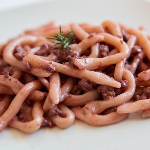 Strozzapreti al Vino Rosso e Salsiccia