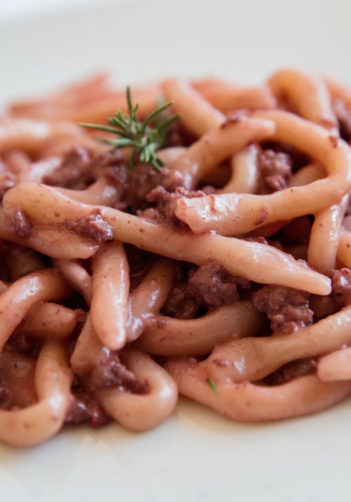 Ricetta Strozzapreti al Vino Rosso e Salsiccia Il Club delle Ricette