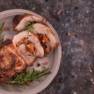 Arrotolato di Vitello con Albicocche Secche e Noci