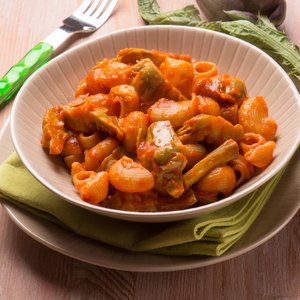 Pipe Rigate al Sugo con Carciofi