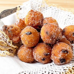 Frittelle alle Mele e Uvetta
