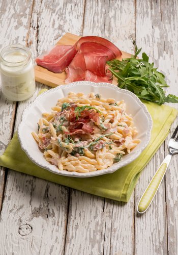 Ricetta Trofie con Panna, Rucola e Speck
