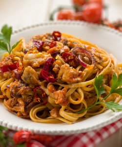Ricetta Linguine al Ragù di Pesce e Peperoncino