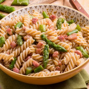 Fusilli con Asparagi e Pancetta