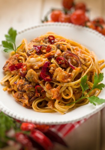 Ricetta Linguine al Ragù di Pesce e Peperoncino