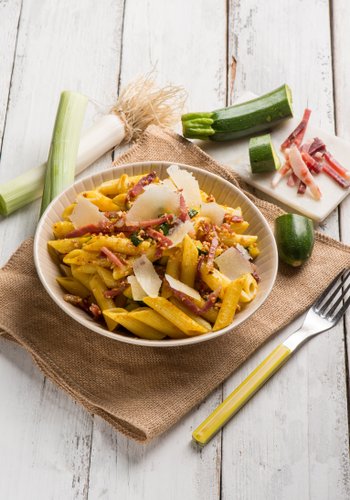Ricetta Penne allo Zafferano, Speck e Zucchine