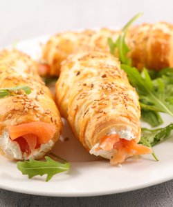 Ricetta Cannoncini di Sfoglia con Salmone e Philadelphia