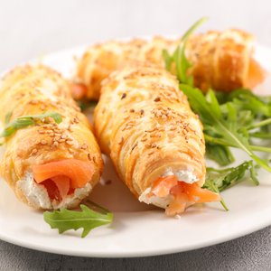 Cannoncini di Sfoglia con Salmone e Philadelphia