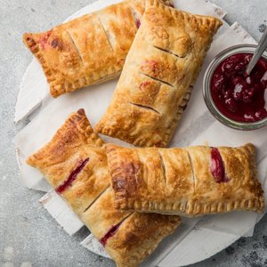 Fagottini di Sfoglia con Ricotta e Lamponi