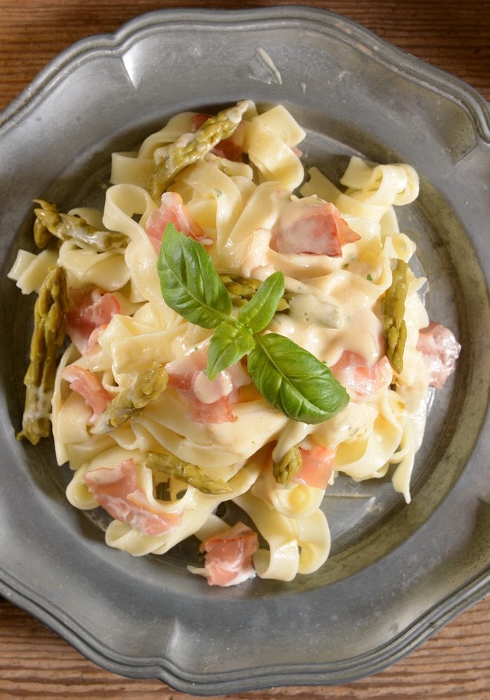 Ricetta Fettuccine con Asparagi, Pancetta e Panna