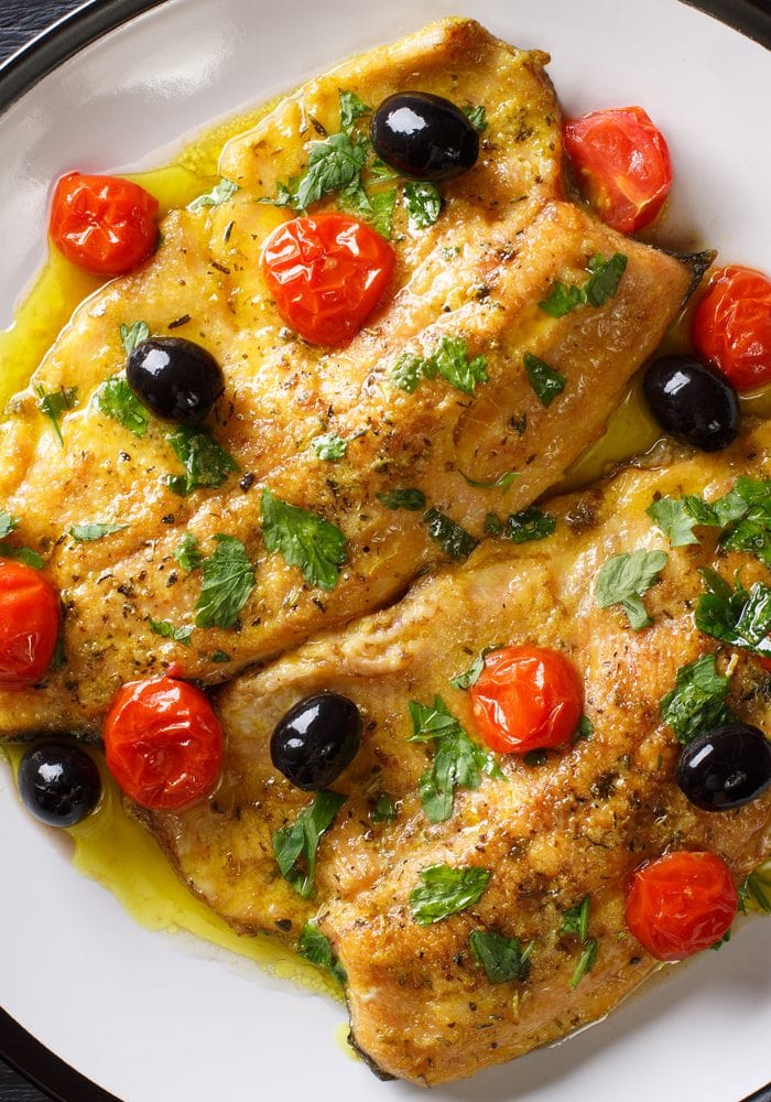 Ricetta Filetti di Trota Salmonata con Pomodorini e Olive