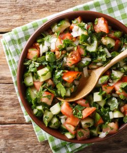 Ricetta Insalata di Cetrioli, Pomodori, Cipolla e Menta