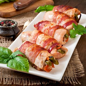 Involtini di Pollo con Verdure e Bacon