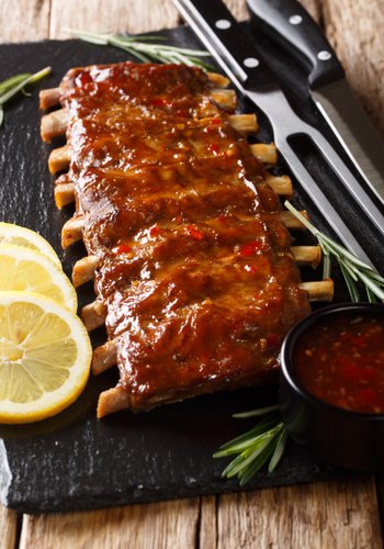 Ricetta Costine di Maiale alla Griglia in Salsa Barbecue