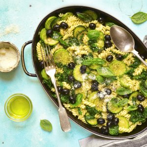 Fusilli con Zucchine e Olive Nere