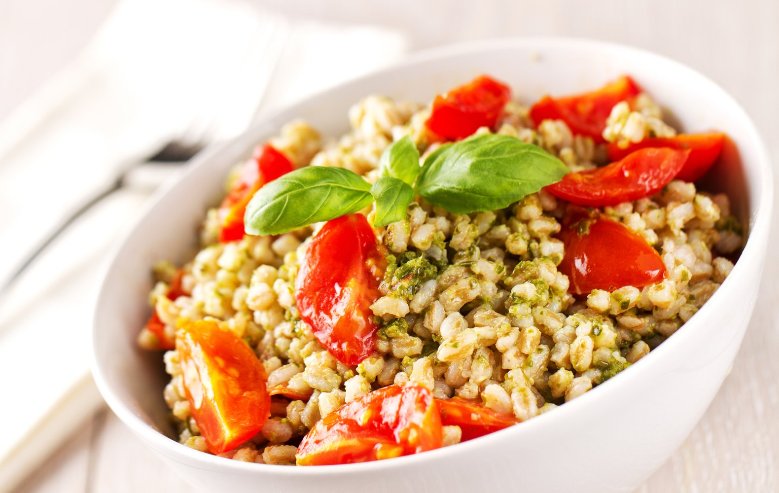 Ricetta Insalata di Orzo con Pesto e Pomodorini Il Club delle Ricette