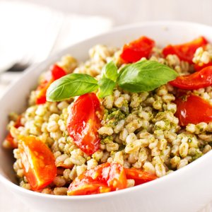 Insalata di Orzo con Pesto e Pomodorini