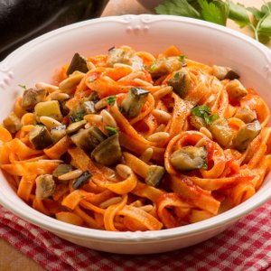 Linguine al Sugo con Melanzane Fritte