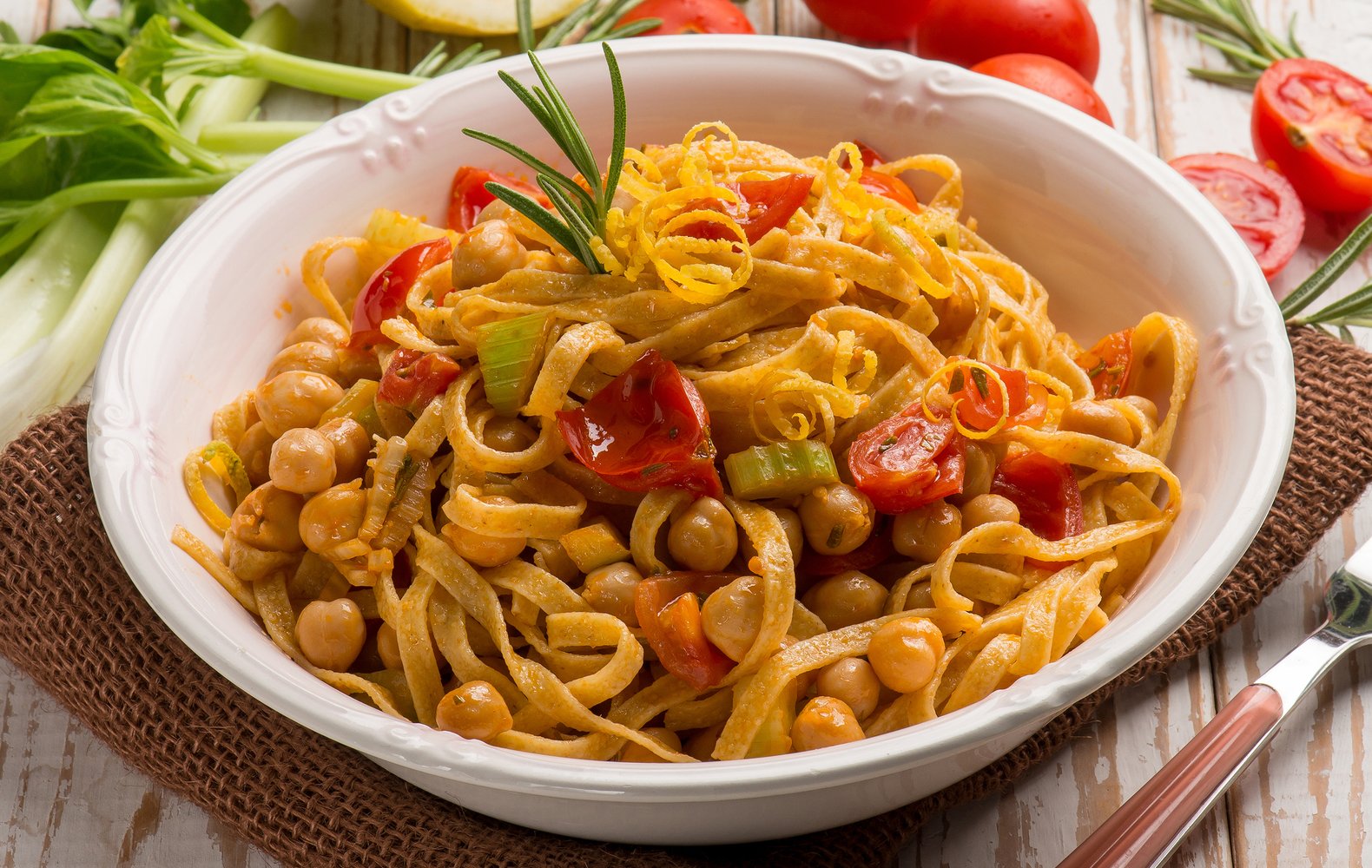 Ricetta Linguine con Ceci e Pomodorini Il Club delle Ricette