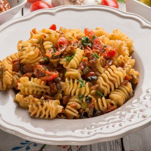 Pasta con Pomodorini, Pomodori Secchi e Olive