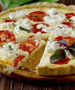 Ricetta Torta Salata con Pomodori e Caprino