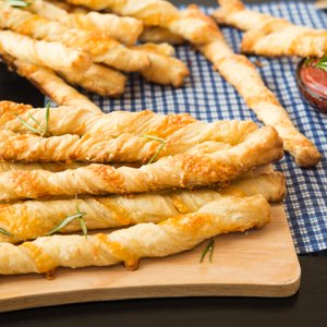 Grissini di Pasta Sfoglia