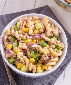Ricetta Insalata di Pasta al Tonno con Cetrioli e Mais