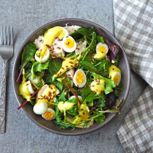 Insalata di Pollo con Uova e Maionese allo Yogurt