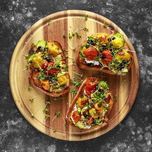 Bruschetta con Formaggio e Verdure Grigliate