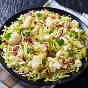 Insalata di Cavoli con Cipolla e Peperoncino