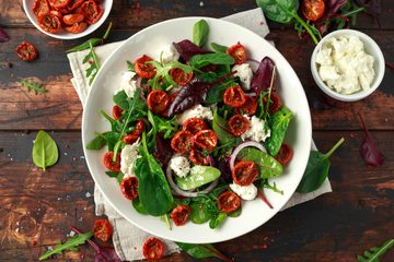 Ricetta Insalata di Spinaci con Pomodorini Confit e Feta
