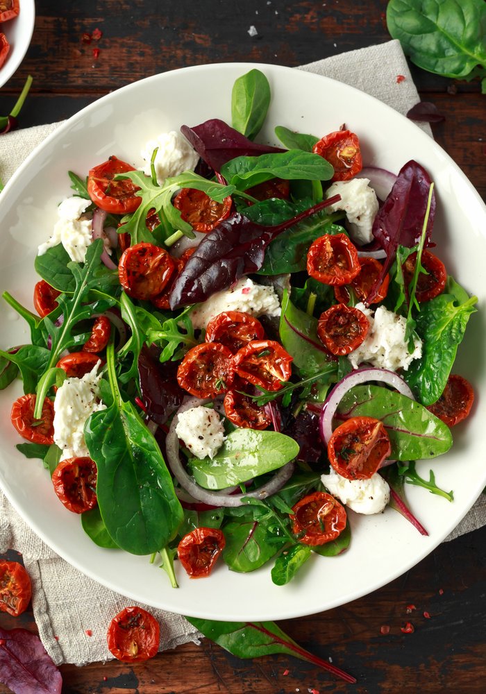 Ricetta Insalata di Spinaci con Pomodorini Confit e Feta