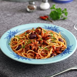 Pasta con Moscardini e Olive