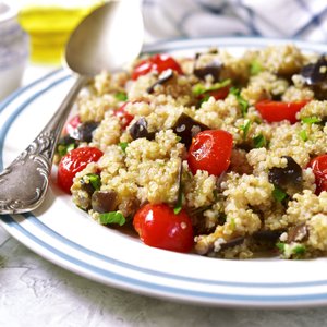 Quinoa con Pomodorini e Melanzane