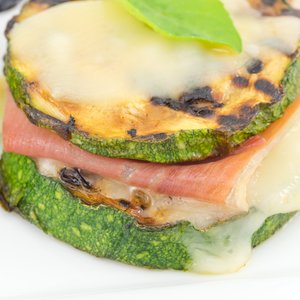 Sandwich di Zucchine Grigliate, Speck e Scamorza
