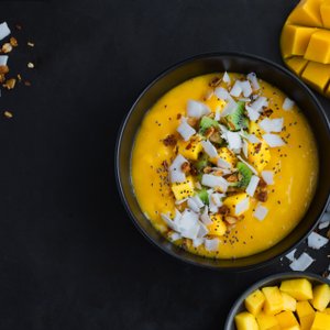 Smoothie Bowl al Mango e Cocco