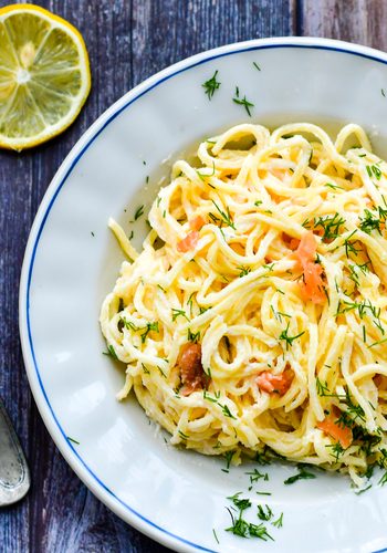 Ricetta Spaghetti alla Chitarra con Panna e Salmone