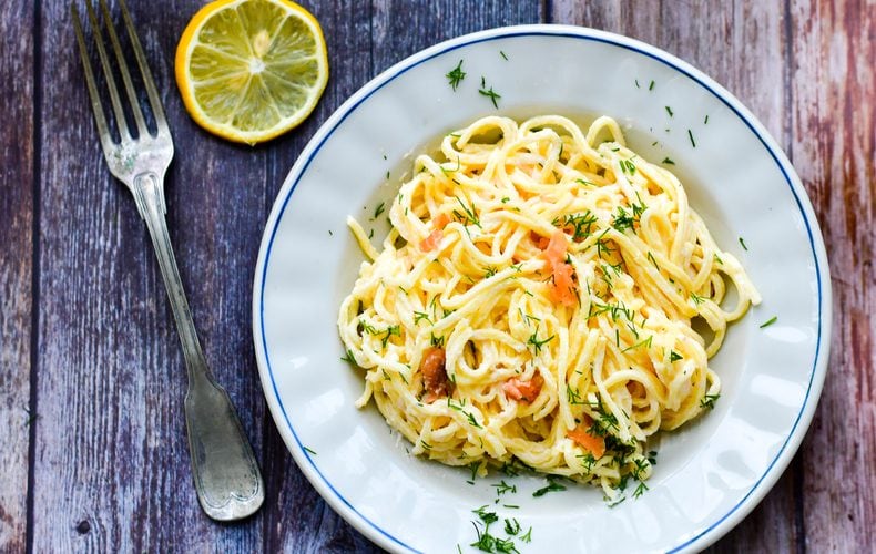 Ricetta Spaghetti alla Chitarra con Panna e Salmone