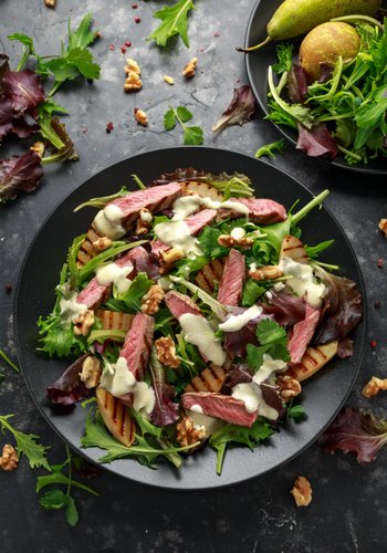Ricetta Tagliata di Carne con Pere, Noci e Salsa al Gorgonzola