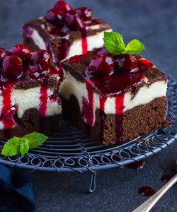 Ricetta Brownies Cheesecake con Salsa al Ribes