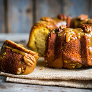 Ciambella alle Noci e Caramello Salato